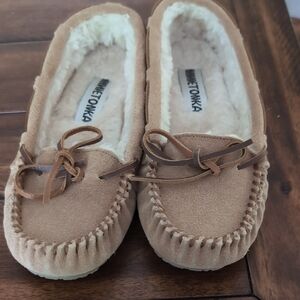 Minnetonka Light Brown Moccasin Slippers